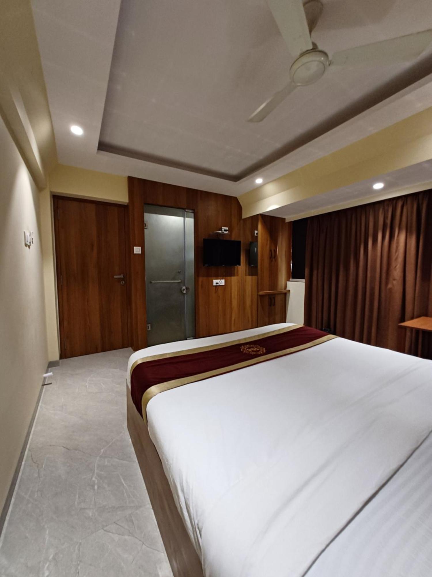 Hotel Ratna Mahal Мумбаи Экстерьер фото