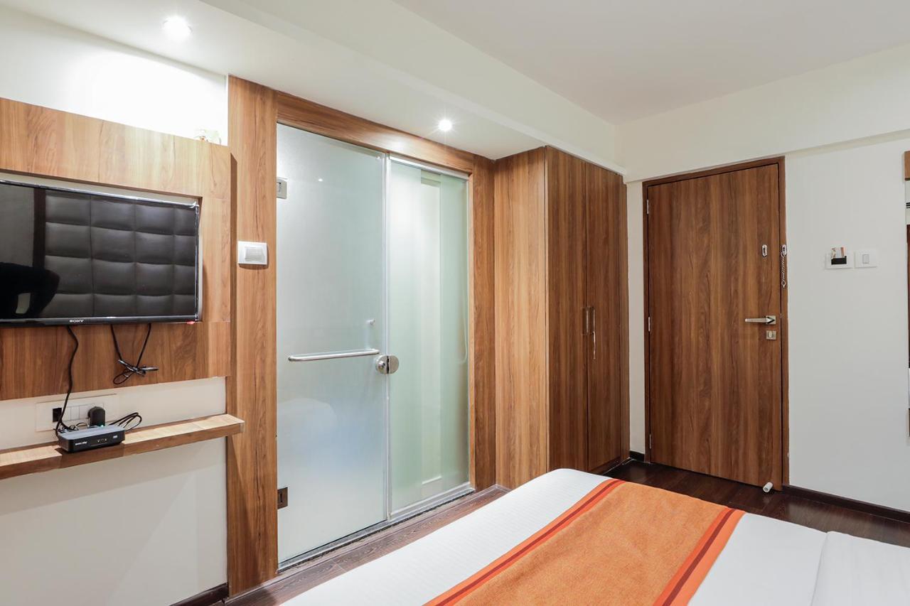 Hotel Ratna Mahal Мумбаи Экстерьер фото
